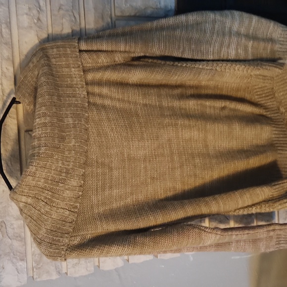 Sweater - Picture 4 of 4